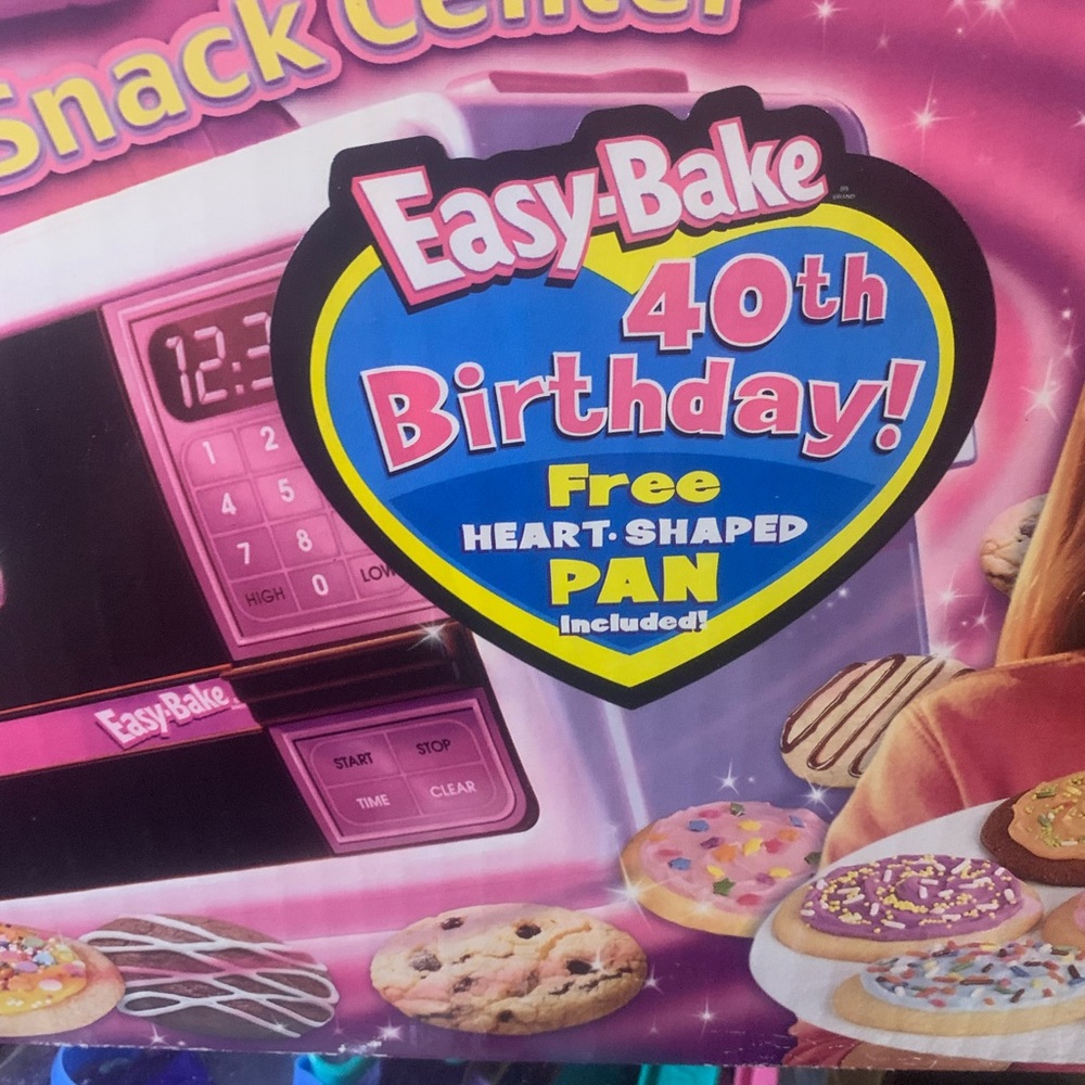 Easy Bake vintage 40th anniversary oven and snack center  2001